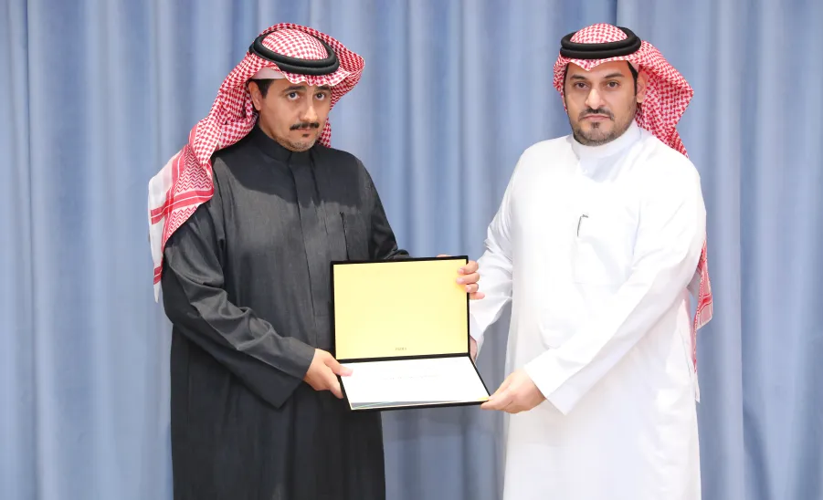  رئيس الجامعة يرعى حفل مركز العمل التطوعي بالجامعة لتكريم الأفراد والجهات التطوعية  -  جامعة المجمعة 