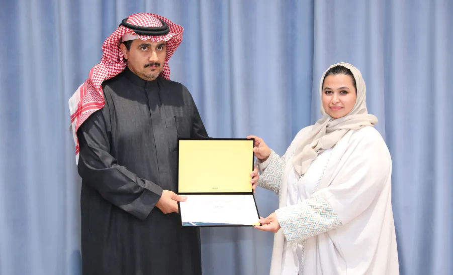  رئيس الجامعة يرعى حفل مركز العمل التطوعي بالجامعة لتكريم الأفراد والجهات التطوعية  -  جامعة المجمعة 