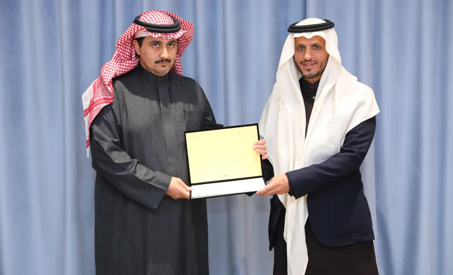  رئيس الجامعة يرعى حفل مركز العمل التطوعي بالجامعة لتكريم الأفراد والجهات التطوعية  -  جامعة المجمعة 