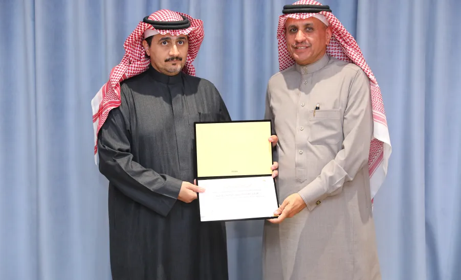  رئيس الجامعة يرعى حفل مركز العمل التطوعي بالجامعة لتكريم الأفراد والجهات التطوعية  -  جامعة المجمعة 
