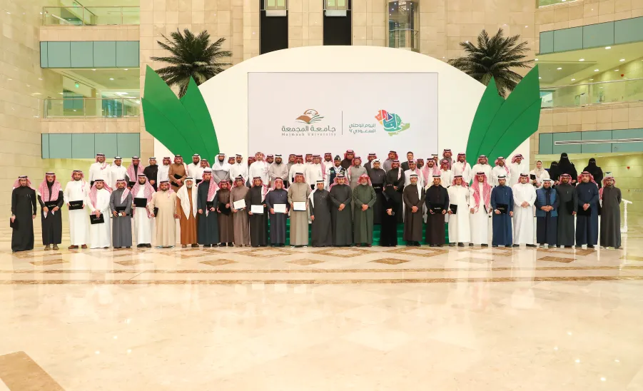  رئيس الجامعة يرعى حفل مركز العمل التطوعي بالجامعة لتكريم الأفراد والجهات التطوعية  -  جامعة المجمعة 