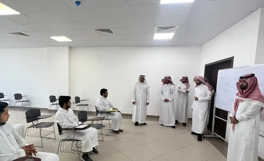 وكيل الجامعة للشؤون التعليمية "أ.د العبودي" يتفقد كليات الجامعة ويشيد بانضباط الطلاب والطالبات منذ اليوم الأول -  زيارات الدكتور العبودي