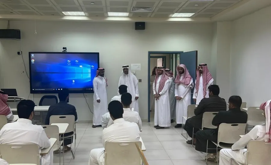 وكيل الجامعة للشؤون التعليمية "أ.د العبودي" يتفقد كليات الجامعة ويشيد بانضباط الطلاب والطالبات منذ اليوم الأول -  زيارات الدكتور العبودي
