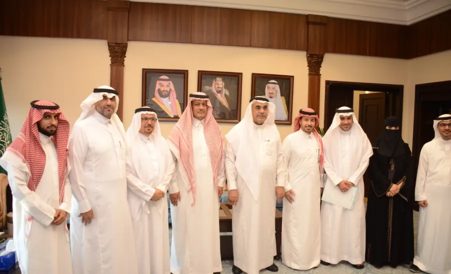 عميد معهد الدراسات والخدمات الاستشارية يلتقي بمعالي أمين المنطقة الشرقية - جامعة المجمعة