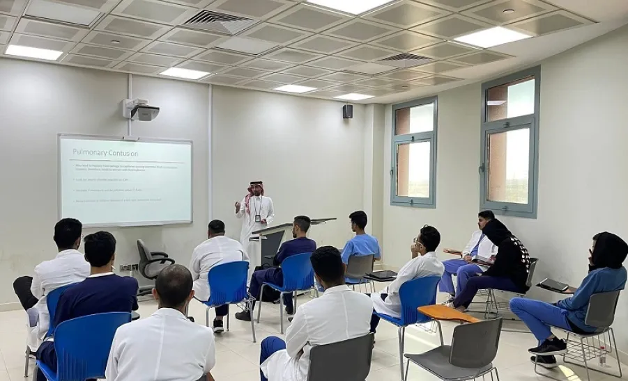 وكيل الجامعة للشؤون التعليمية "أ.د العبودي" يتفقد كليات الجامعة ويشيد بانضباط الطلاب والطالبات منذ اليوم الأول -  زيارات الدكتور العبودي