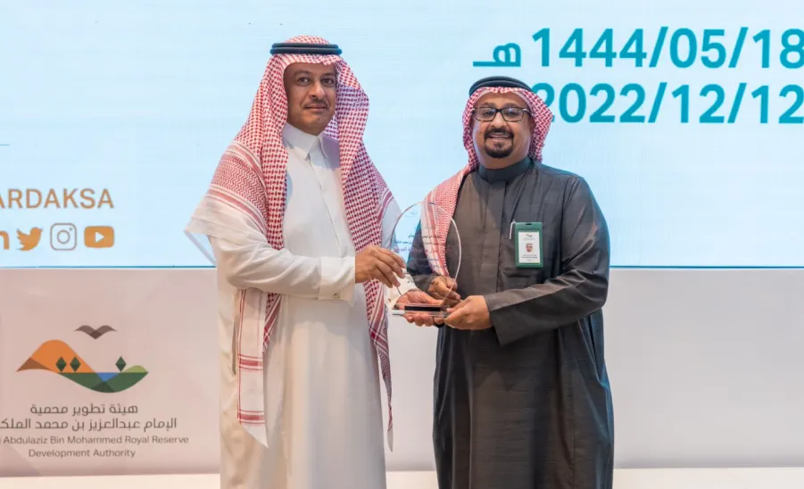 IMAM ABDULAZIZ BIN MOHAMMED ROYAL RESERVE DEVELOPMENT AUTHORITY COOPERATES WITH ISCS TO HOLD A GRADUATION CEREMONY FOR FIRST BATCHOF ENVIRONMENTAL OBSERVERS - جامعة المجمعة