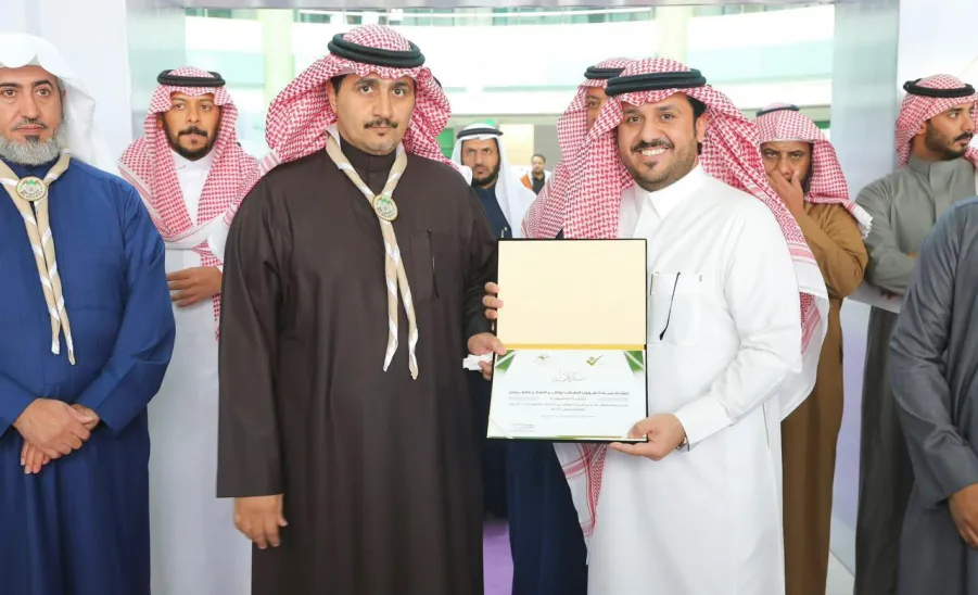 سعادة رئيس الجامعة يكرم الكلية التطبيقية فى معرض نادي أصدقاء نزاهة الجامعي - fig3