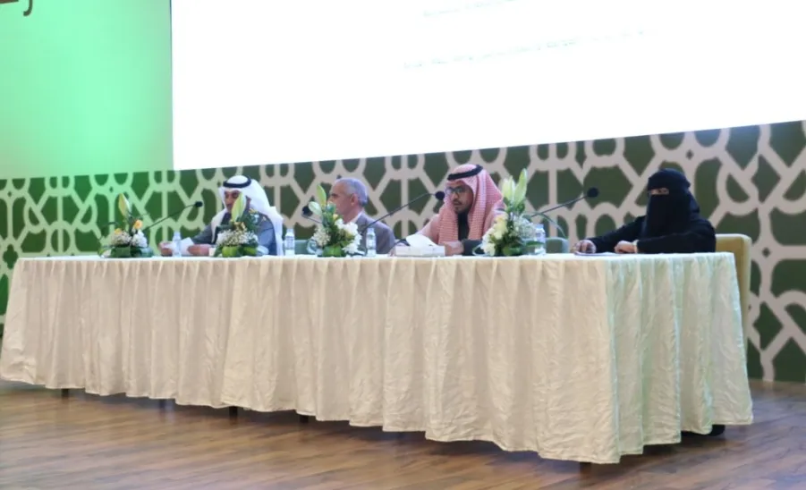 برعاية وكيل الجامعة للشؤون التعليمية جامعة المجمعة تحتفي باليوم العالمي للغة العربية 2022 بعدد من الفعاليات - 1