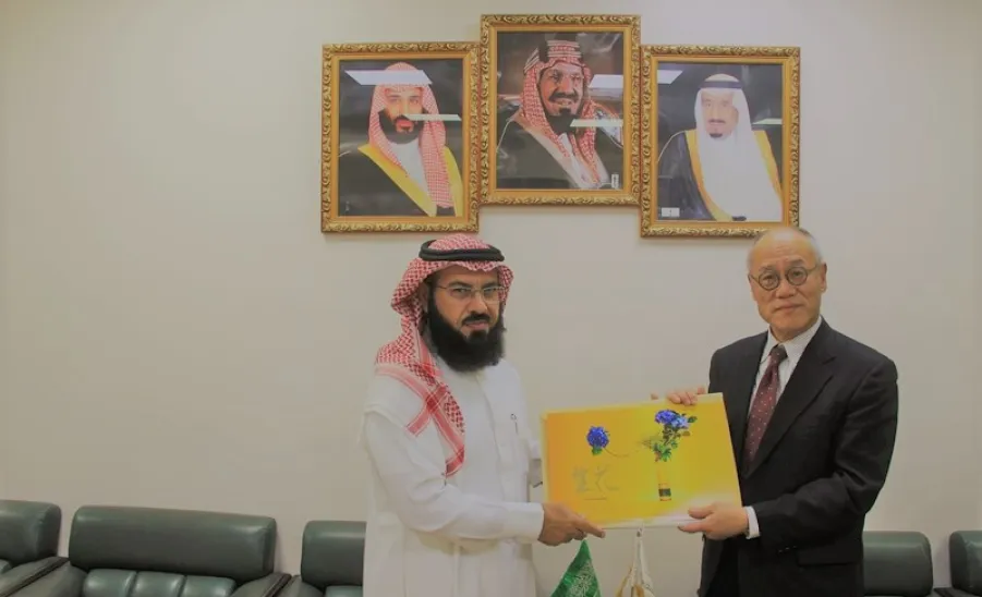 JAPAN AMBASSADOR VISITS COLLEGE OF SCIENCE AND HUMANITIES IN GHAT
 - سعادة رئيس اللجنة الدائمة لمجلس كلية العلوم و الدراسات الانسانية بالغاط يستقبل سعادة سفير دولة اليابان لدى المملكة