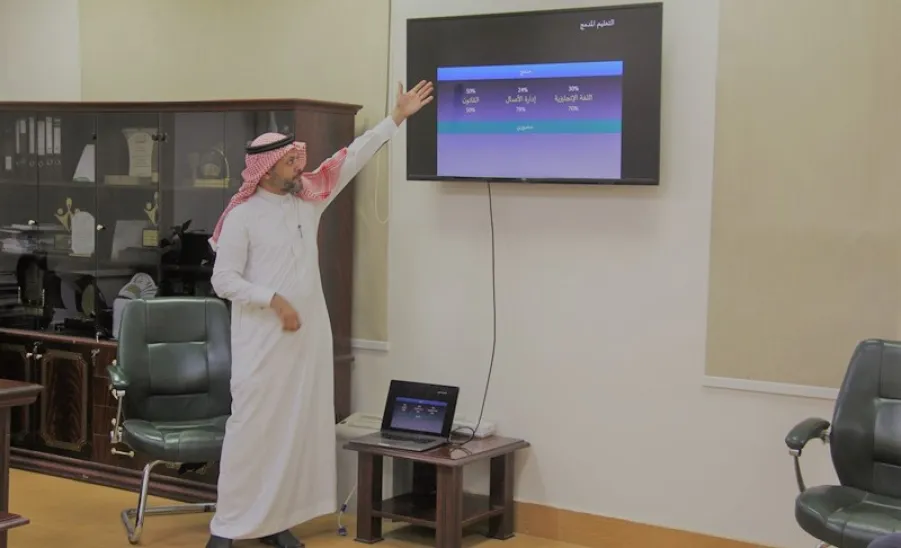 JAPAN AMBASSADOR VISITS COLLEGE OF SCIENCE AND HUMANITIES IN GHAT
 - سعادة رئيس اللجنة الدائمة لمجلس كلية العلوم و الدراسات الانسانية بالغاط يستقبل سعادة سفير دولة اليابان لدى المملكة