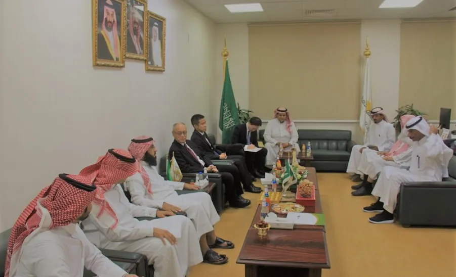 JAPAN AMBASSADOR VISITS COLLEGE OF SCIENCE AND HUMANITIES IN GHAT
 - سعادة رئيس اللجنة الدائمة لمجلس كلية العلوم و الدراسات الانسانية بالغاط يستقبل سعادة سفير دولة اليابان لدى المملكة