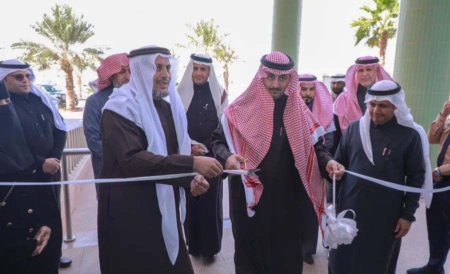 رئيس الجامعة يفتتح فعاليات ملتقى المشاريع الطلابية المتميزة -  am