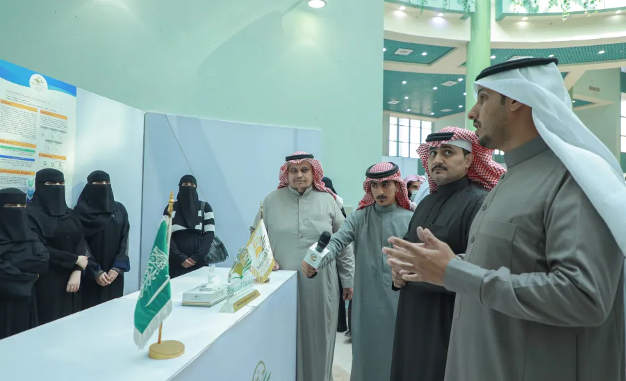 رئيس الجامعة يفتتح فعاليات ملتقى المشاريع الطلابية المتميزة -  am