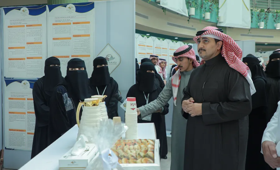رئيس الجامعة يفتتح فعاليات ملتقى المشاريع الطلابية المتميزة -  am