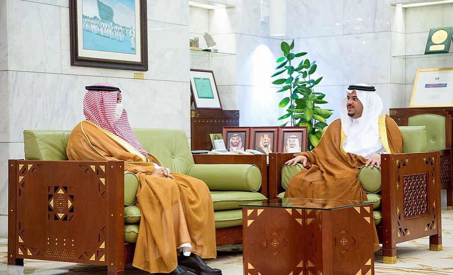 نائب أمير منطقة الرياض صاحب السمو الملكي الأمير محمد بن عبدالرحمن بن عبدالعزيز آل سعود يستقبل رئيس الجامعة