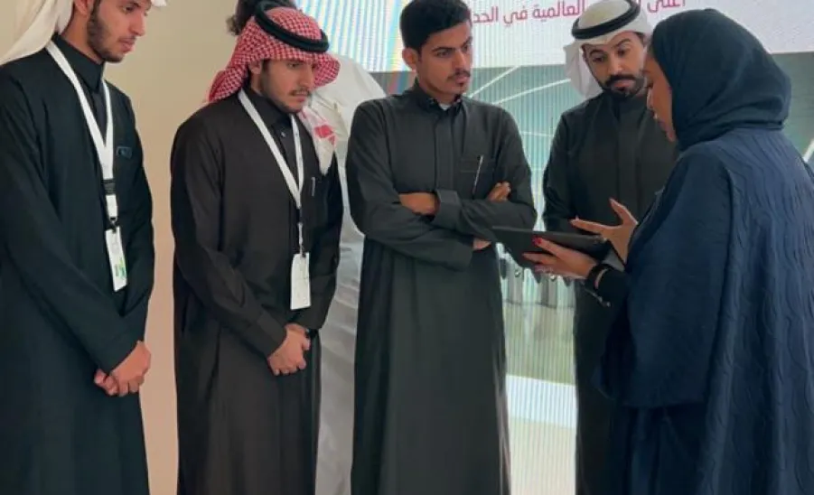 MU STUDENTS PARTICIPATES IN MUNICIPAL INVESTMENT FORUM 'FURAS' -  جامعة المجمعة 