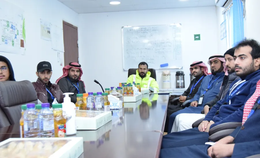 وفد من العمادة يزور شركة سدير الأولى للطاقة المتجددة -  dsr