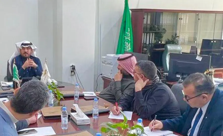 CEO of Applied College holds a meeting with the Programs and Plans Committee
 - fig1