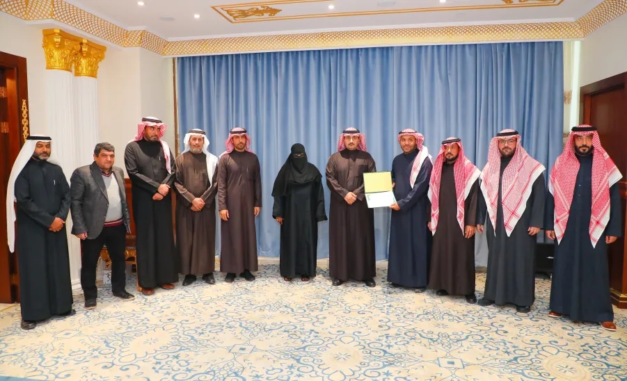 رئيس الجامعة يكرم الفائزين في هاكثون تطوير الألعاب الرقمية  - جامعة المجمعة 