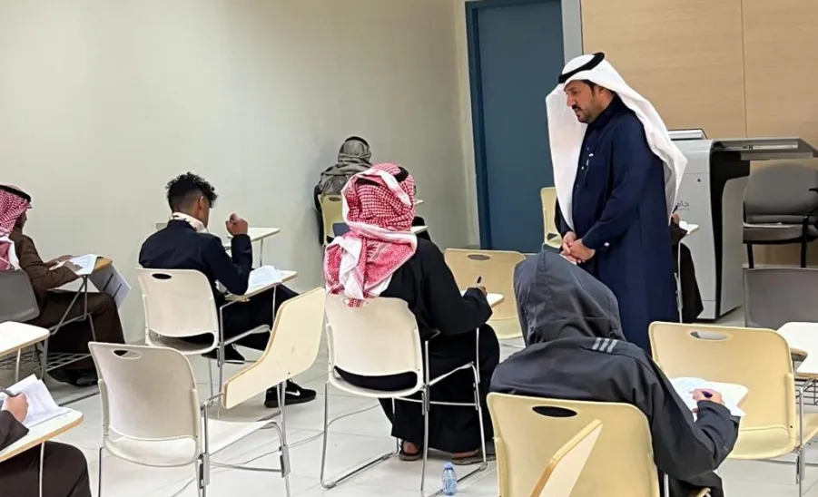 الرئيس التنفيذي للكلية التطبيقية يتفقد سير الاختبارات النهائية للفصل الدراسي الثاني من العام 1444 -  fig4