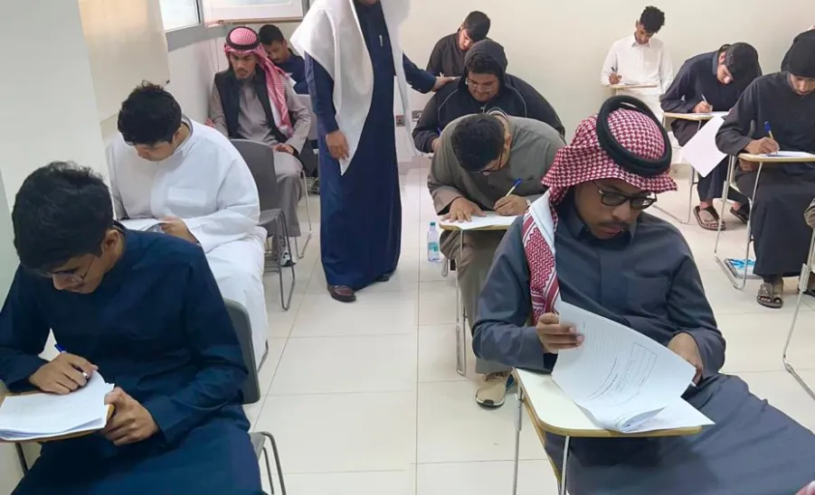 الرئيس التنفيذي للكلية التطبيقية يتفقد سير الاختبارات النهائية للفصل الدراسي الثاني من العام 1444 -  fig3