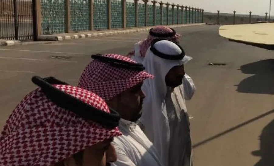 للوقوف على سير أعمال وخدمات النقل :  مدير عام الخدمات يتفقد عدد من مواقع النقل - ررر