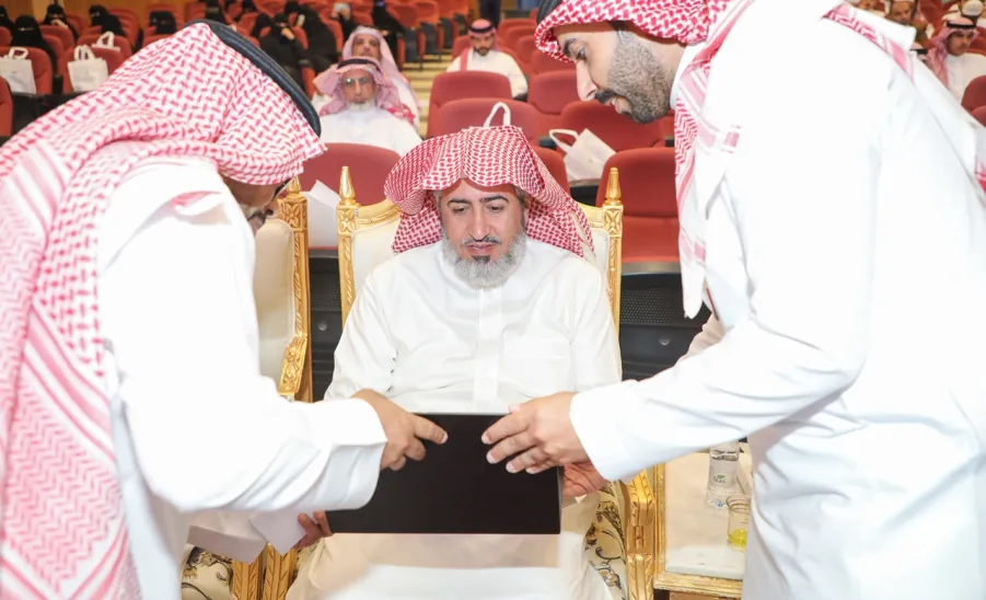 الجامعة تكرم الفائزين في مسابقتي حفظ القرآن الكريم والسنة النبوية للعام الجامعي 1444هـ و الفائزين في بطولة الجامعة للخطابة . -  جامعة المجمعة 