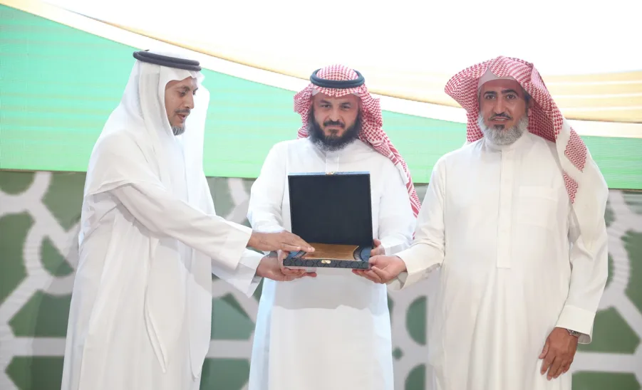 الجامعة تكرم الفائزين في مسابقتي حفظ القرآن الكريم والسنة النبوية للعام الجامعي 1444هـ و الفائزين في بطولة الجامعة للخطابة . -  جامعة المجمعة 
