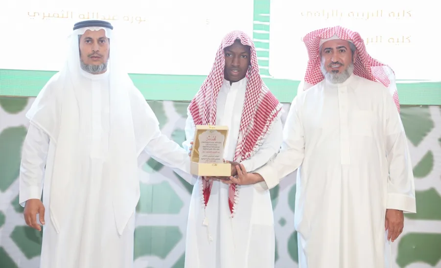 الجامعة تكرم الفائزين في مسابقتي حفظ القرآن الكريم والسنة النبوية للعام الجامعي 1444هـ و الفائزين في بطولة الجامعة للخطابة . -  جامعة المجمعة 