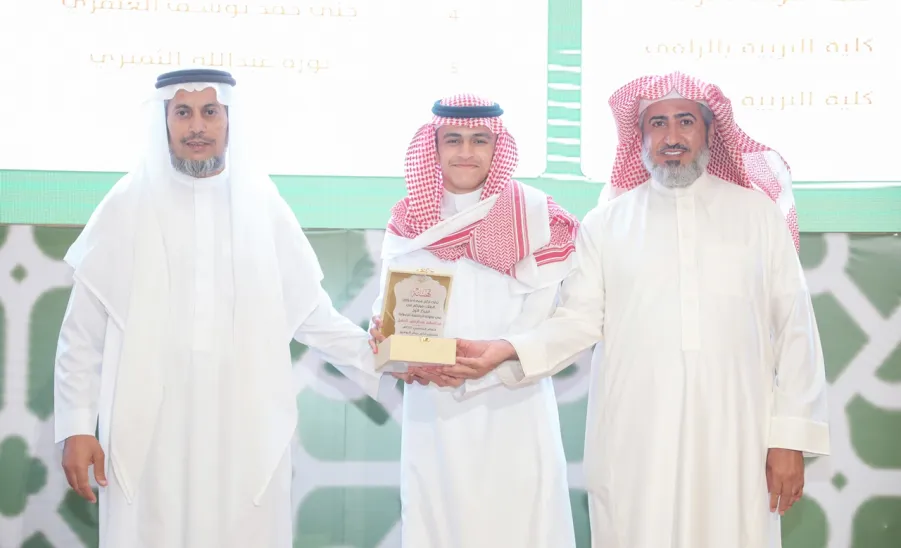 الجامعة تكرم الفائزين في مسابقتي حفظ القرآن الكريم والسنة النبوية للعام الجامعي 1444هـ و الفائزين في بطولة الجامعة للخطابة . -  جامعة المجمعة 