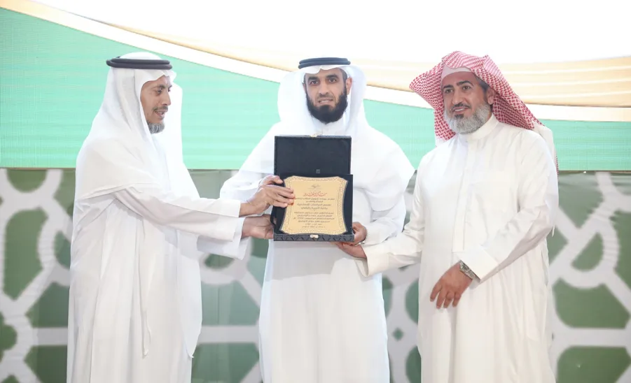 الجامعة تكرم الفائزين في مسابقتي حفظ القرآن الكريم والسنة النبوية للعام الجامعي 1444هـ و الفائزين في بطولة الجامعة للخطابة . -  جامعة المجمعة 