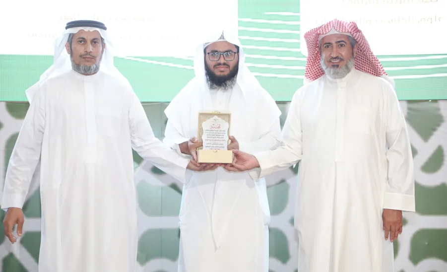 الجامعة تكرم الفائزين في مسابقتي حفظ القرآن الكريم والسنة النبوية للعام الجامعي 1444هـ و الفائزين في بطولة الجامعة للخطابة . -  جامعة المجمعة 