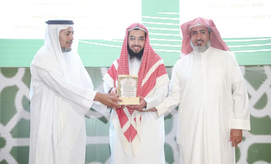 الجامعة تكرم الفائزين في مسابقتي حفظ القرآن الكريم والسنة النبوية للعام الجامعي 1444هـ و الفائزين في بطولة الجامعة للخطابة . -  جامعة المجمعة 