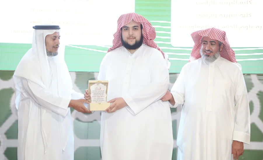 الجامعة تكرم الفائزين في مسابقتي حفظ القرآن الكريم والسنة النبوية للعام الجامعي 1444هـ و الفائزين في بطولة الجامعة للخطابة . -  جامعة المجمعة 