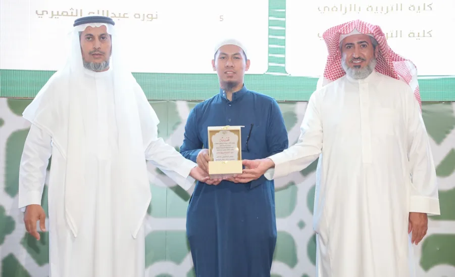 الجامعة تكرم الفائزين في مسابقتي حفظ القرآن الكريم والسنة النبوية للعام الجامعي 1444هـ و الفائزين في بطولة الجامعة للخطابة . -  جامعة المجمعة 