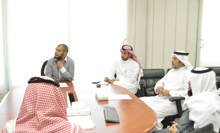 برئاسة وكيل الجامعة للشؤون التعليمية : اللجنة الدائمة للخطط والمناهج الدراسية تناقش اعتماد برنامج في مجال حماية البيئة -  لجنة الخطط والمناهج