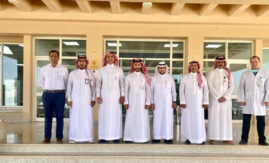 بالتعاون مع كلية الطب : الطاقم الطبي يزور مستشفى الزلفي العام - 1