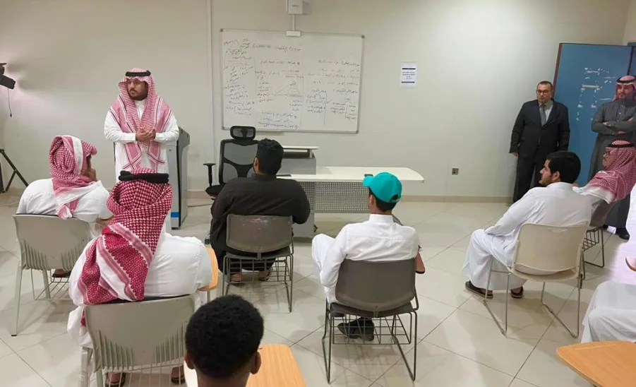 CEO of the Applied College is monitoring the progress of the educational process  -  fig2