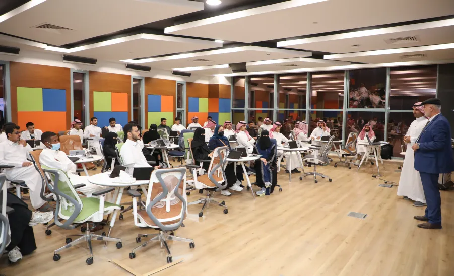 INNOVATION AND ENTREPREURSHIP CENTER CONDUCTS A SERIES OF TRAINING FOR STUDENTS
 -  جامعة المجمعة 