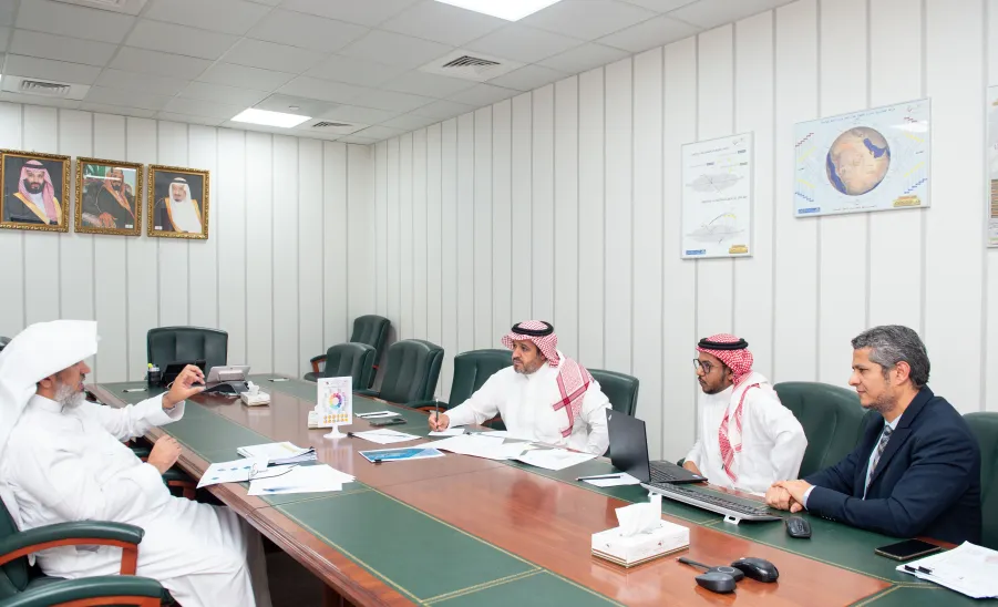 Prof. Al-Dosari holds a meeting with the working team -  لمتابعة الخطة التشغيلية لمركز الوثائق والمحفوظات: الأستاذ الدكتور مسلّم الدوسري يعقد اجتماعاً مع فريق العمل بالمركز