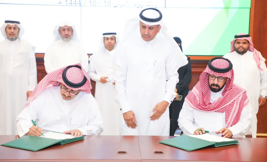 استكمالاً لمسيرتها التعليمية والتنموية : الجامعة توقع أربعة عقود تشغيلية -  جامعة المجمعة 