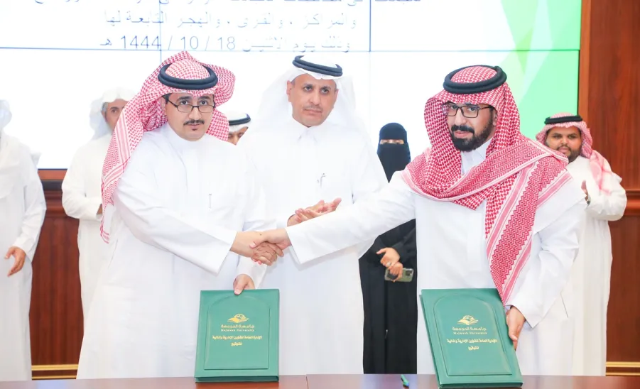 استكمالاً لمسيرتها التعليمية والتنموية : الجامعة توقع أربعة عقود تشغيلية -  جامعة المجمعة 