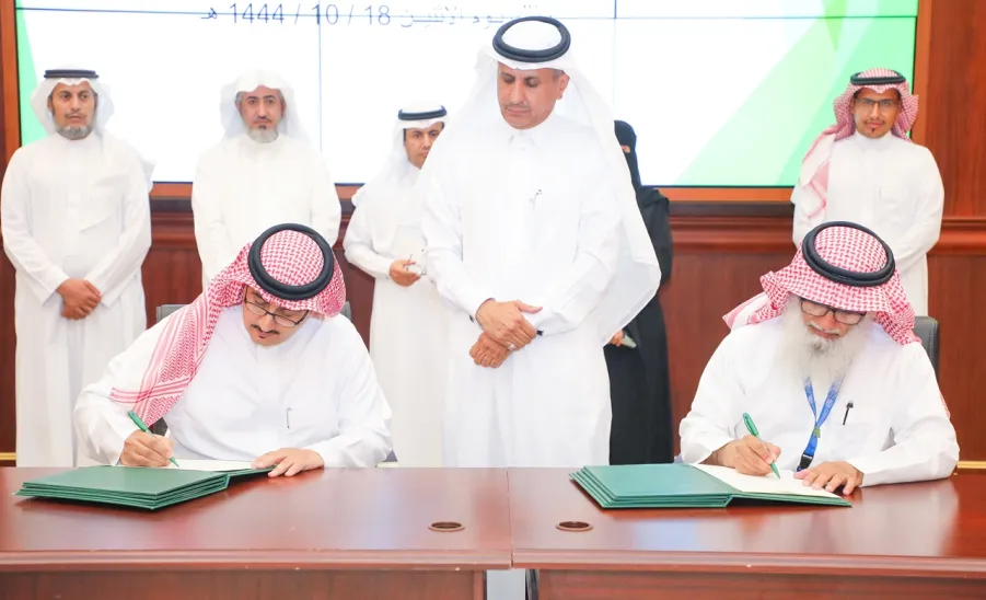 استكمالاً لمسيرتها التعليمية والتنموية : الجامعة توقع أربعة عقود تشغيلية -  جامعة المجمعة 