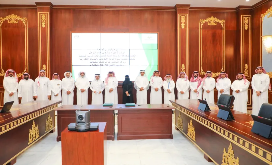 استكمالاً لمسيرتها التعليمية والتنموية : الجامعة توقع أربعة عقود تشغيلية -  جامعة المجمعة 