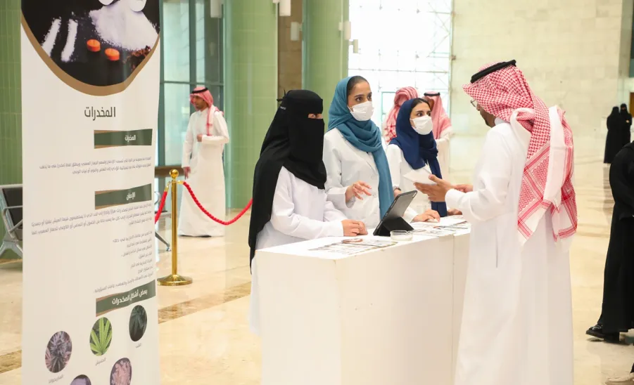 MU VICE-RECTOR LAUNCHES A DRUG AWARENESS CAMPAIGN  -  جامعة المجمعة 