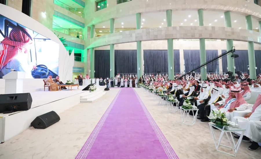 برعاية صاحب السمو الملكي الأمير فيصل بن بندر - أمير منطقة الرياض - الجامعة تقيم حفل تخريج الدفعة الرابعة عشرة من طلابها - جامعة المجمعة 