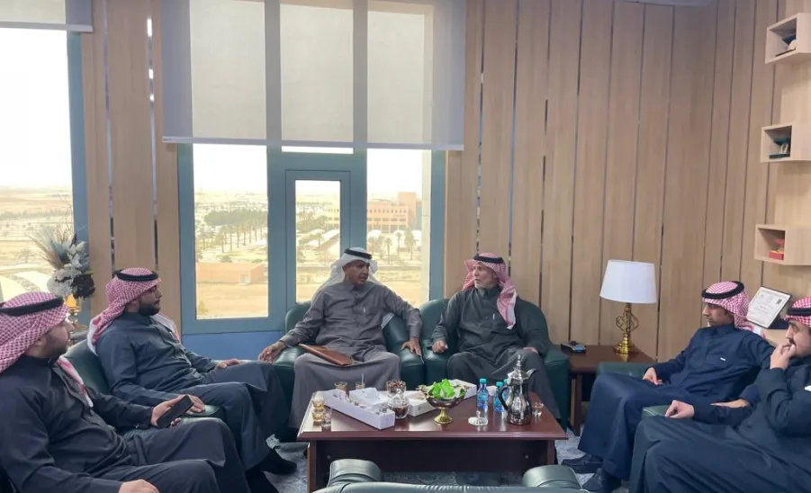 Director of Relations and Conferences welcomes the Director of General Administration for Administrative and Financial Affairs. -  صورة الاجتماع 