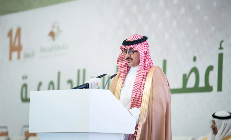 برعاية صاحب السمو الملكي الأمير فيصل بن بندر - أمير منطقة الرياض - الجامعة تقيم حفل تخريج الدفعة الرابعة عشرة من طلابها - جامعة المجمعة 