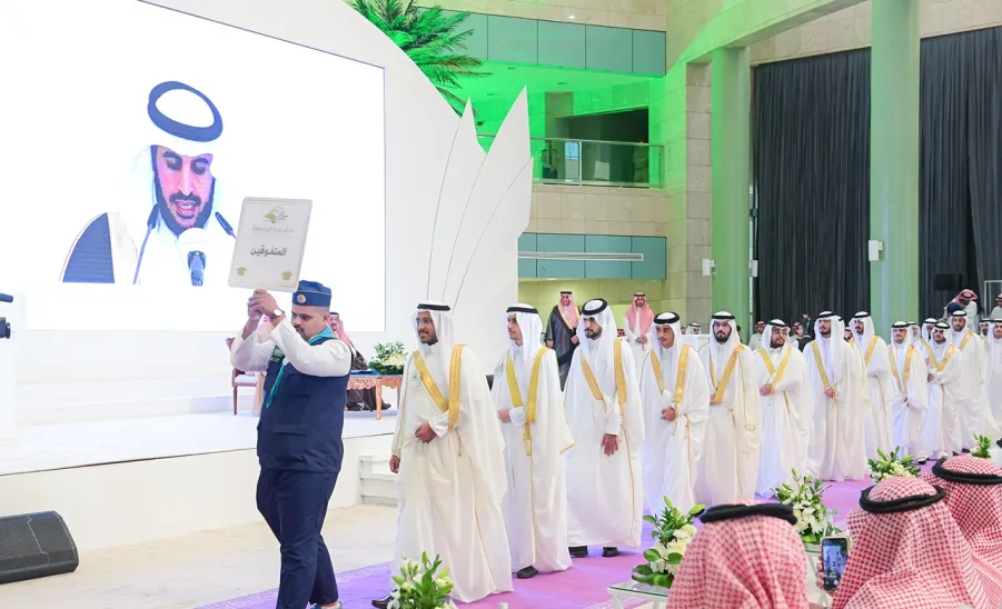 برعاية صاحب السمو الملكي الأمير فيصل بن بندر - أمير منطقة الرياض - الجامعة تقيم حفل تخريج الدفعة الرابعة عشرة من طلابها - جامعة المجمعة 