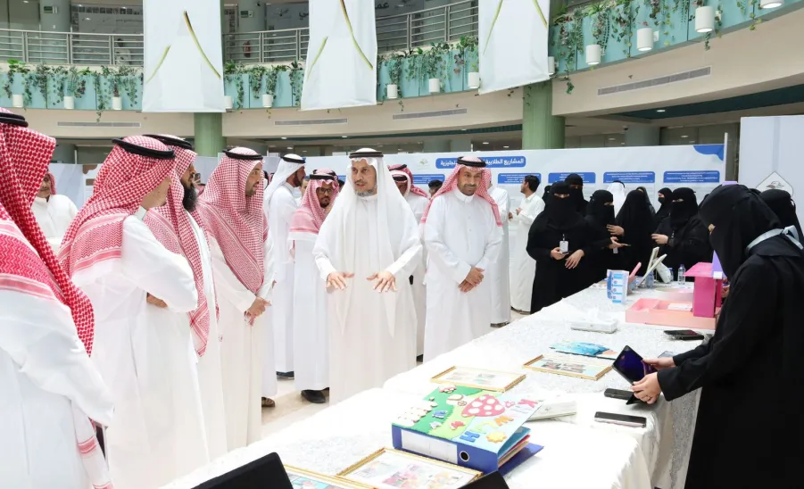 Vice-Rector for Academic Affairs launches the Forum of College of Education for Outstanding Student Projects. - ملتقى المشاريع الطلابية